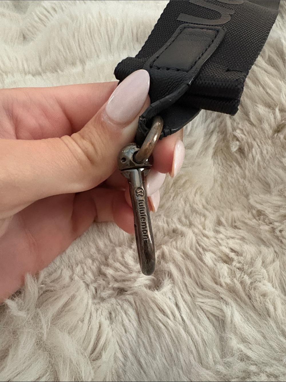 Lululemon all black keychain - Picture 2 of 7